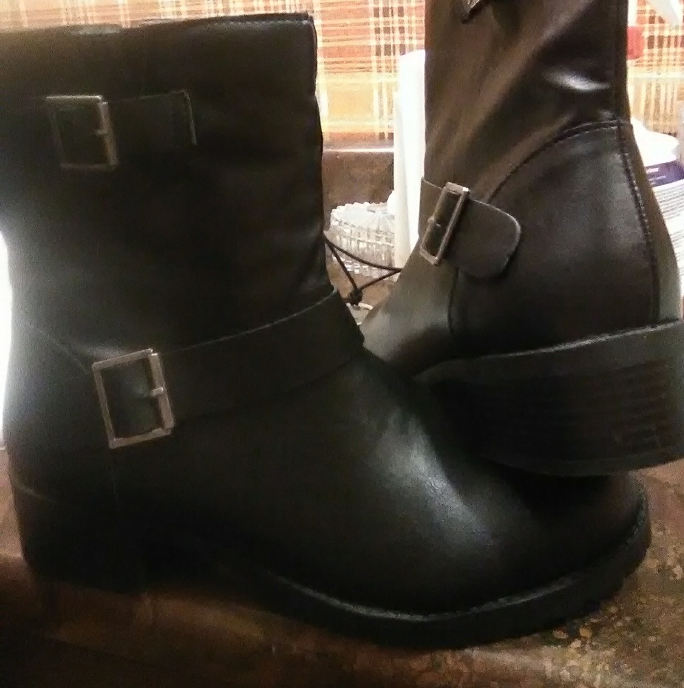 Boots - Picture 2 of 4